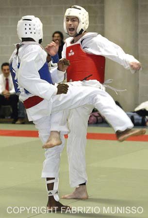 DI IULIO - SAMBIN  TAEKWONDO 05[1].12.2004 8450